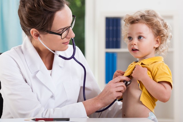 Prywatna wizyta u pediatry może być konieczna np. gdy dziecko zachoruje w czasie wakacyjnego wyjazdu.