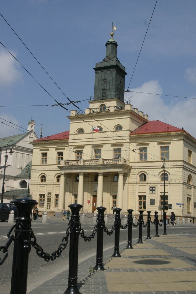 Zadłużenie miasta na koniec 2012 roku wynosiło 886,9 mln zł, co stanowi 55,9 proc. dochodów (limit wynosi 60 proc.).