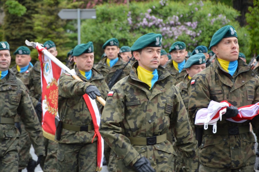 Trzeciomajowe uroczystości pod Pomnikiem Bojownikom o Polskość Śląska Opolskiego w Opolu 