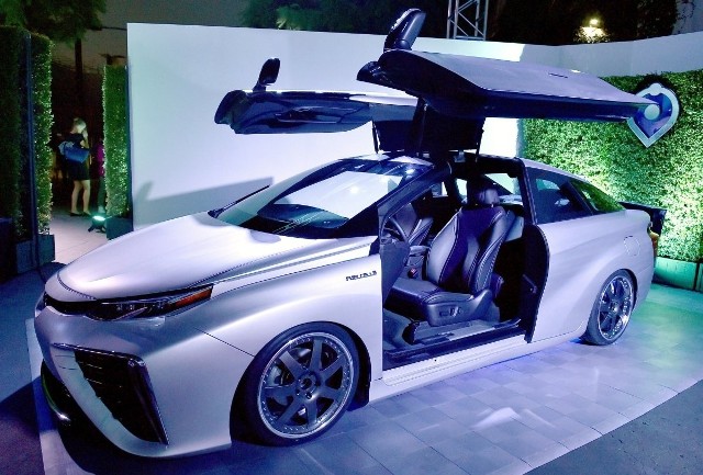 Toyota Mirai à la DeLorean / Fot. Toyota