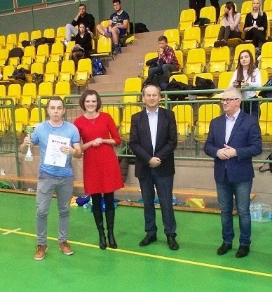 Drużyny Nam Strzelać Nie Kazano i Sportowe Świrki wygrały turniej mikołajowy w Stadnickiej Woli