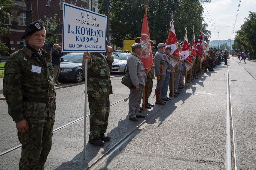 05.08.2014 krakow kadrowka przemarsz miasto pomnik...