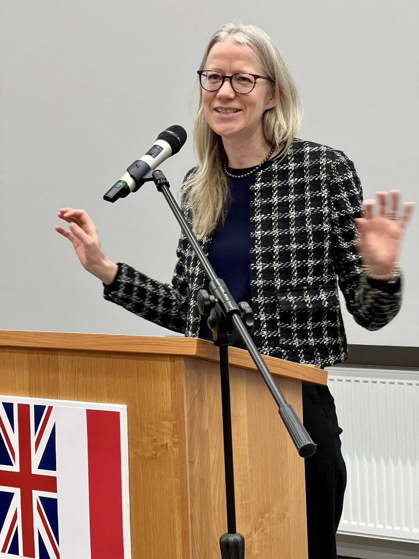 Brytyjska ambasadorka Anna Clunes spotkała się ze studentami UMCS-u. "Żeby poznać prawdziwe życie musiałam opuścić Warszawę"