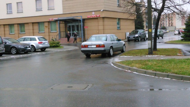 Dębica, parking przed starostwem powiatowym.