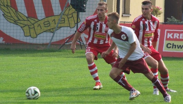 Wojciech Jamróz (nr 15) nie odpuści żadnemu przeciwnikowi.