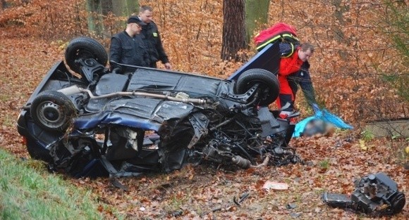 W wypadku zginęły dwie osoby. Matka z synem. Mężczyzna był policjantem z Nowogardu.