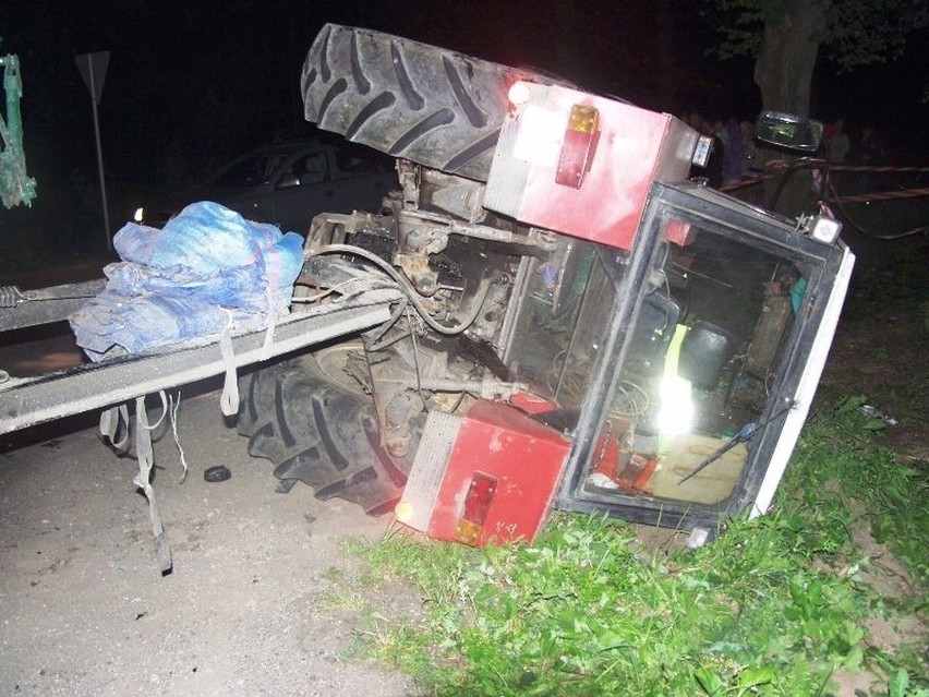 W Tarnówku samochód osobowy zderzył się z ciągnikiem...