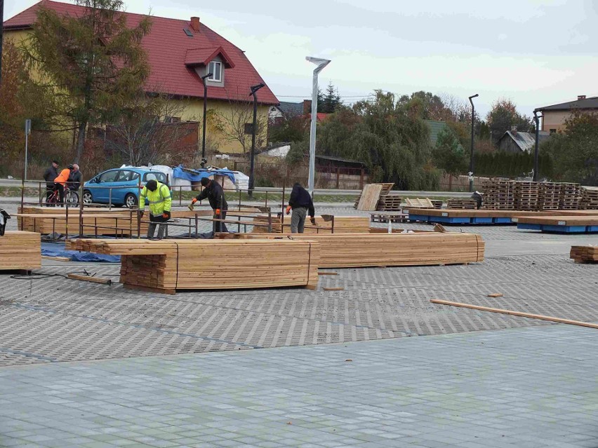 Kolejny spacer prezydenta Starachowic Marka Materka z mieszkańcami nad Lubianką. Zobacz zdjęcia 