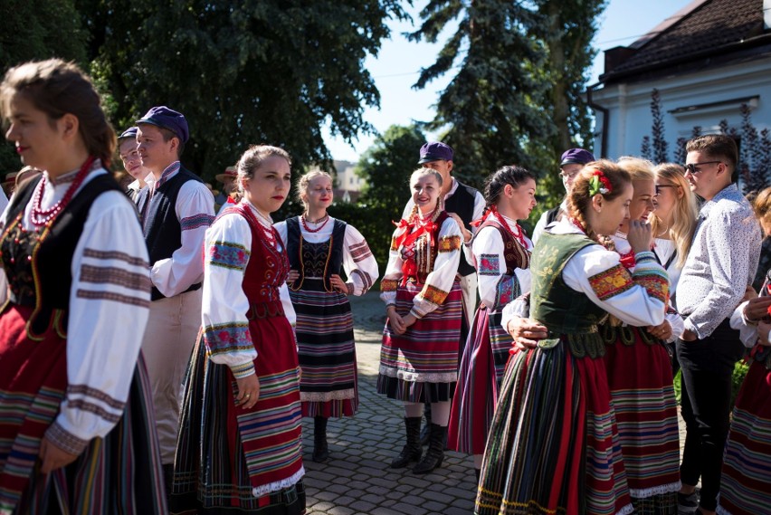 Podlaskie Święto Chleba w Ciechanowcu. Był pokaz tradycyjnego wypieku chleba i dawne zwyczaje żniwne [ZDJĘCIA] 