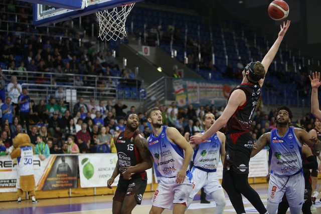 Koszykarze Astorii przegrali ostatnim mecz w Energa Basket Ligi w ostatniej akcji