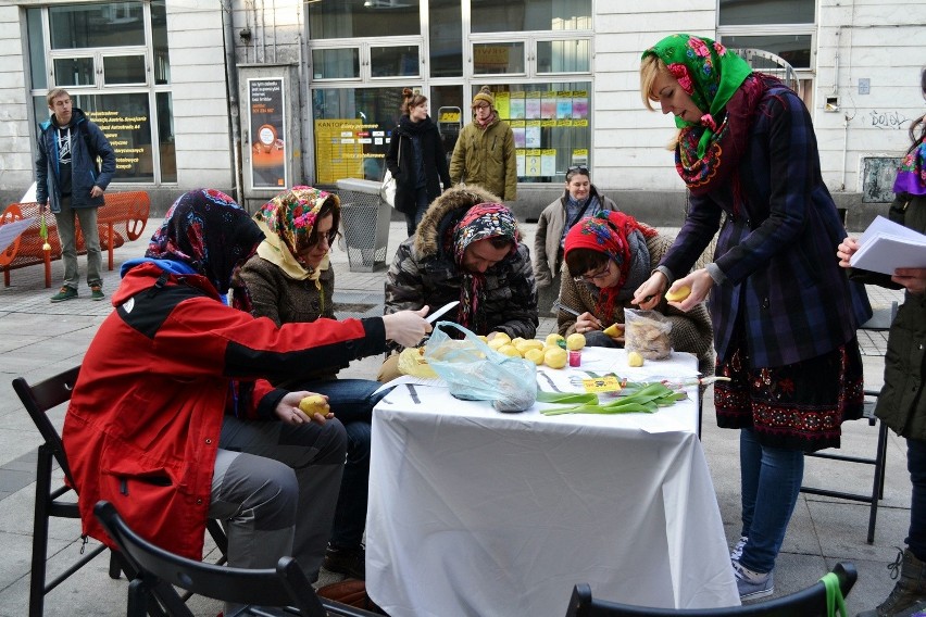 Happening Globalna Baba na Mariackiej w Katowicach