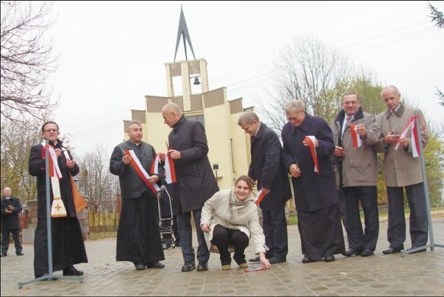 &#8211; Na tym placu spotykają się wszyscy mieszkańcy wsi &#8211; podkreśla Magdalena Buczek, sołtys Burzyna