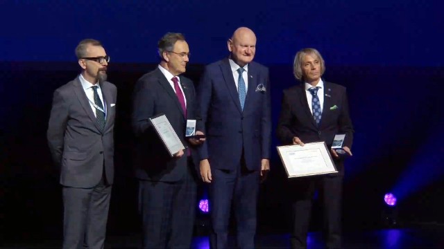 Prezydent Michał Zaleski wręczył dwa Medale Kopernikańskie, wyróżniając osoby, „które były najmocniej zaangażowane w tworzenie programu oraz koordynację tego etapu wrześniowego Kongresu".
