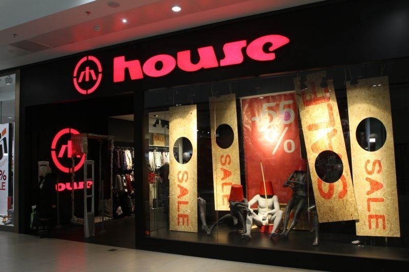 House, popularny sklep z odzieżą dla młodzieży, kusi...