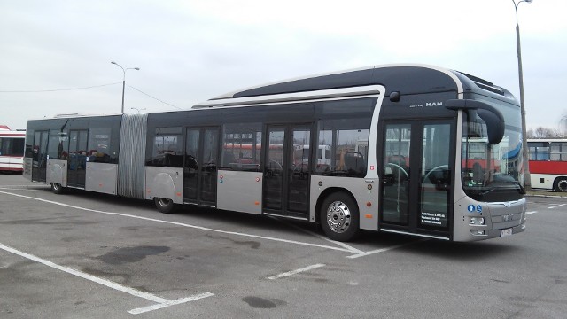 Autobus MAN Lion’s City GL, który wyjedzie w najbliższy piątek na ulice Radomia, ma ponad 18 metrów długości.