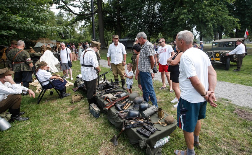 Piknik militarny, parada wozów wojskowych, na pamiątkę Akcji Burza w Bratkowicach koło Rzeszowa [ZDJĘCIA]