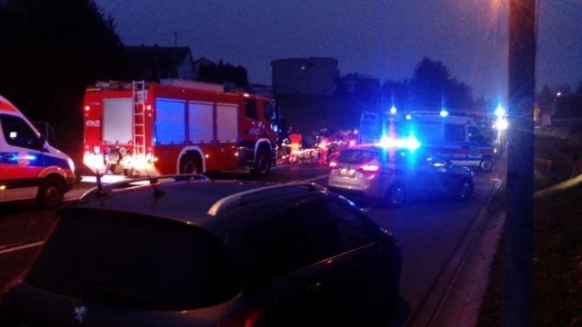 Wypadek w Jastrzębiu: Wjechał autem w most i koziołkował