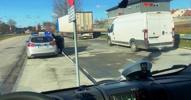 Nietrzeźwy kierowca dostawczaka został zatrzymany na ul. NSZZ Solidarność.
