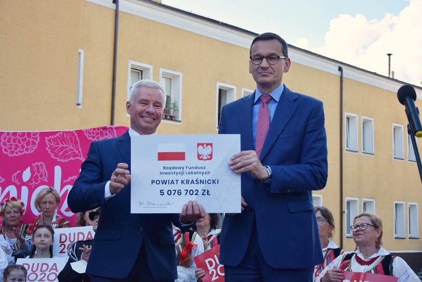 W Kraśniku premiera Mateusza Morawieckiego powitał tłum...