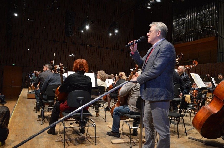Ubodzy łodzianie słuchali Beethovena i Czajkowskiego w Filharmonii Łódzkiej