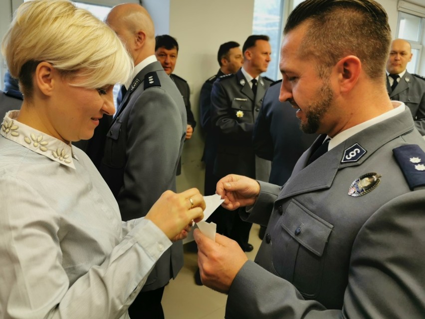 Białystok. Policjanci podzielili się opłatkiem. Spotkanie wigilijne w komendzie miejskiej (zdjęcia)