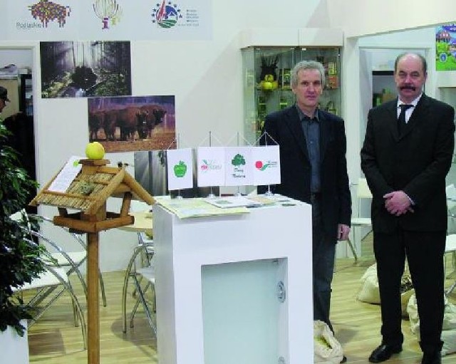 Nasi producenci w Norymberdze: Jan Skibicki, sadownik z Kurian (od lewej) oraz Eugeniusz Sidoruk, prezes firmy Runo