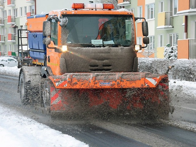 MZK w pierwszej kolejności odśnieżały m.in. ulice, po których jeżdżą autobusy