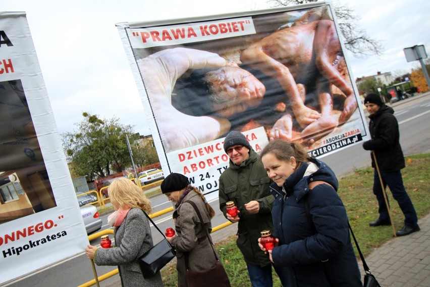 Antyaborcyjny protest Fundacji Życie i Rodzina pod szpitalem na Bielanach