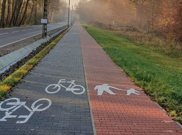 Jedną z najważniejszych drogowych inwestycji tego roku była ulica Fabryczna. Powstała tu nowa jezdnia, chodnik, ścieżka rowerowa oraz parking.