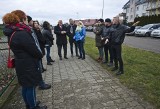 Mieszkańcy osiedla Rokosowo w Koszalinie apelują o zatokę do parkowania przy szkole