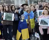 Polacy i Ukraińcy ramię w ramię. Obchody rocznicy agresji rosyjskiej na Ukrainę „Solidarni Razem”. Zdjęcia