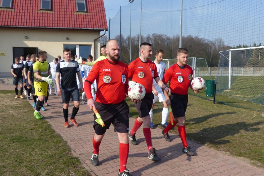 Regionalny Puchar Polski. Ciekawe mecze, dużo kartek i karnych. Odpadł obrońca tytułu [DUŻO ZDJĘĆ]