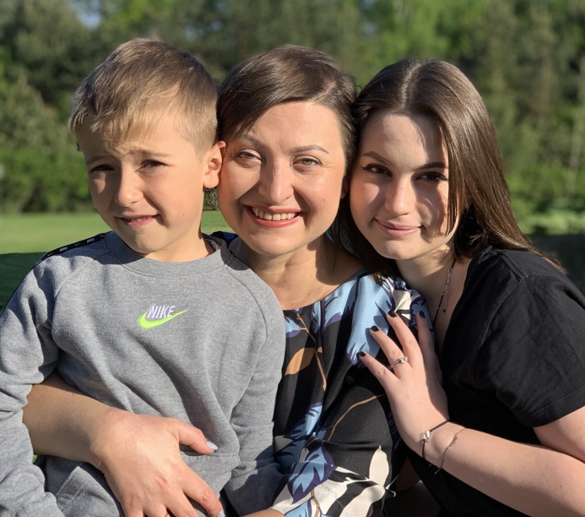 Katarzyna Stachowicz ze swoją córką i synem. Nadia ma 15...