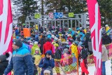 Krynica-Zdrój. Tłumy na stacjach narciarskich na zakończenie ferii. Narciarze liczą, że jeszcze do końca marca będą mogli szusować [ZDJĘCIA]