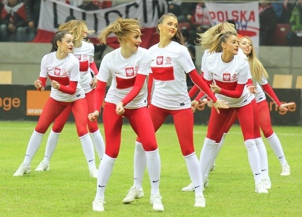 Cheerleaders Gdynia na meczu Polska - San Marino