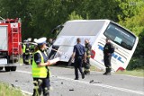 Śmiertelny wypadek pod Nowogardem. Autobus z niemieckimi turystami zderzył się z samochodem
