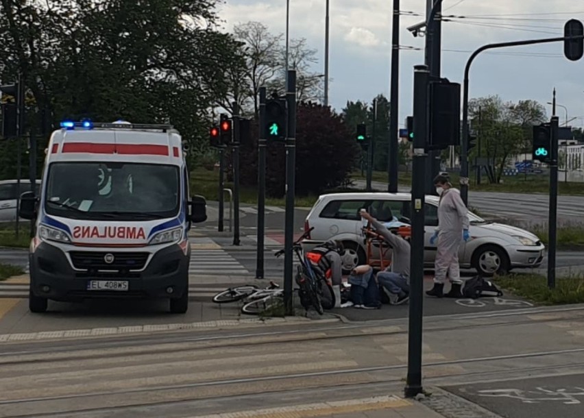 Zderzenie rowerzystów na Janowie. Kobieta w szpitalu. ZDJĘCIA