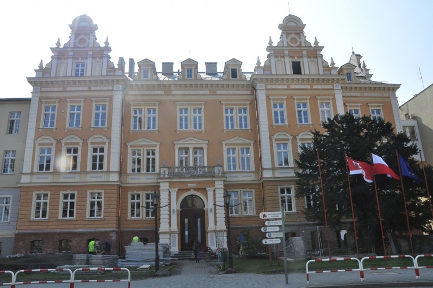 Urząd Miejski w Kluczborku oraz Starostwo Powiatowe, adres:...
