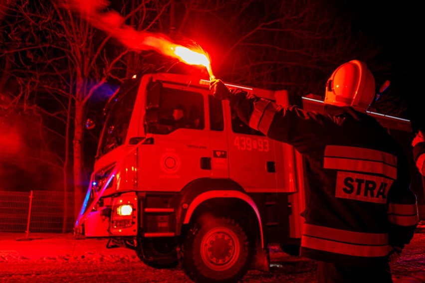 Strażacy z Fałkowa mają nowy wóz ratowniczo-gaśniczy. Ma prawie 300 koni mechanicznych i jest idealny do trudnych zadań [ZDJĘCIA]