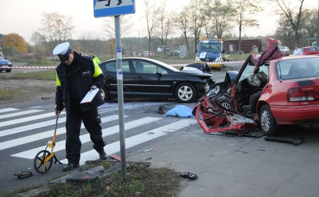 W wyniku zderzenia cztery osoby trafiły do szpitala.