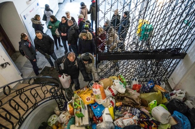 Radomianie odpowiedzieli na apel i przekazują dary dla radomskiego schroniska dla bezdomnych zwierząt.