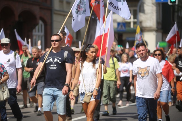 Śląski Marsz Wolności rozlał się po całych Katowicach Zobacz kolejne zdjęcia/plansze. Przesuwaj zdjęcia w prawo - naciśnij strzałkę lub przycisk NASTĘPNE