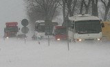 Ukraina: opady śniegu sparaliżowały ruch drogowy