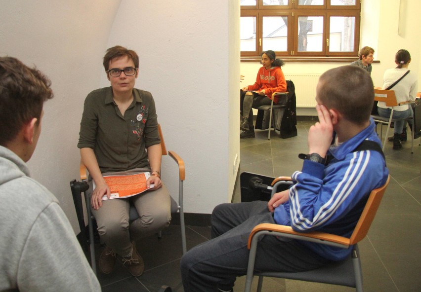 Spotkanie w "Żywej bibliotece" w Centrum Wolontariatu i Muzeum Dialogu Kultur w Kielcach