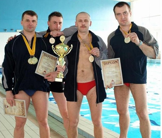 Reprezentacja z tarnobrzeskiej komendy PSP wywalczyła w Rzeszowie złoto w sztafecie.