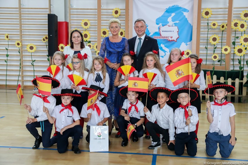 Prezydencka para na Europejskim Dniu Języków w Szkole Podstawowej w Pasierbcu [ZDJĘCIA]