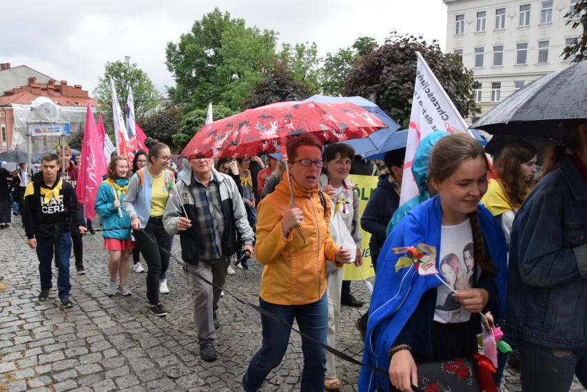 Marsz dla Życia i Rodziny przeszedł ulicami Bielska-Białej ZDJĘCIA