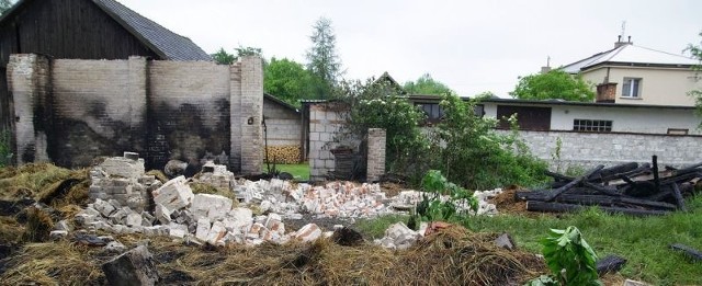 W czasie akcji gaśniczej, w pogorzelisku stodoły znaleziono zwłoki mężczyzny.