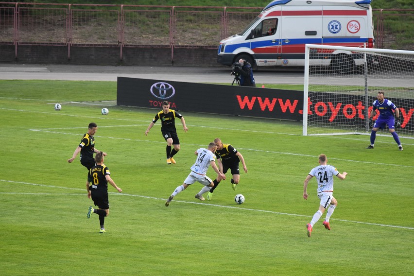 Górnicze derby w Jastrzębiu padły łupem GKS-u Tychy.