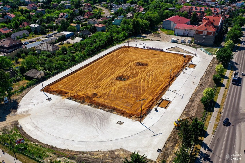 Trwa budowa stadionu lekkoatletycznego przy II LO w Chełmie. Prace zostaną zakończone w zaplanowanym terminie